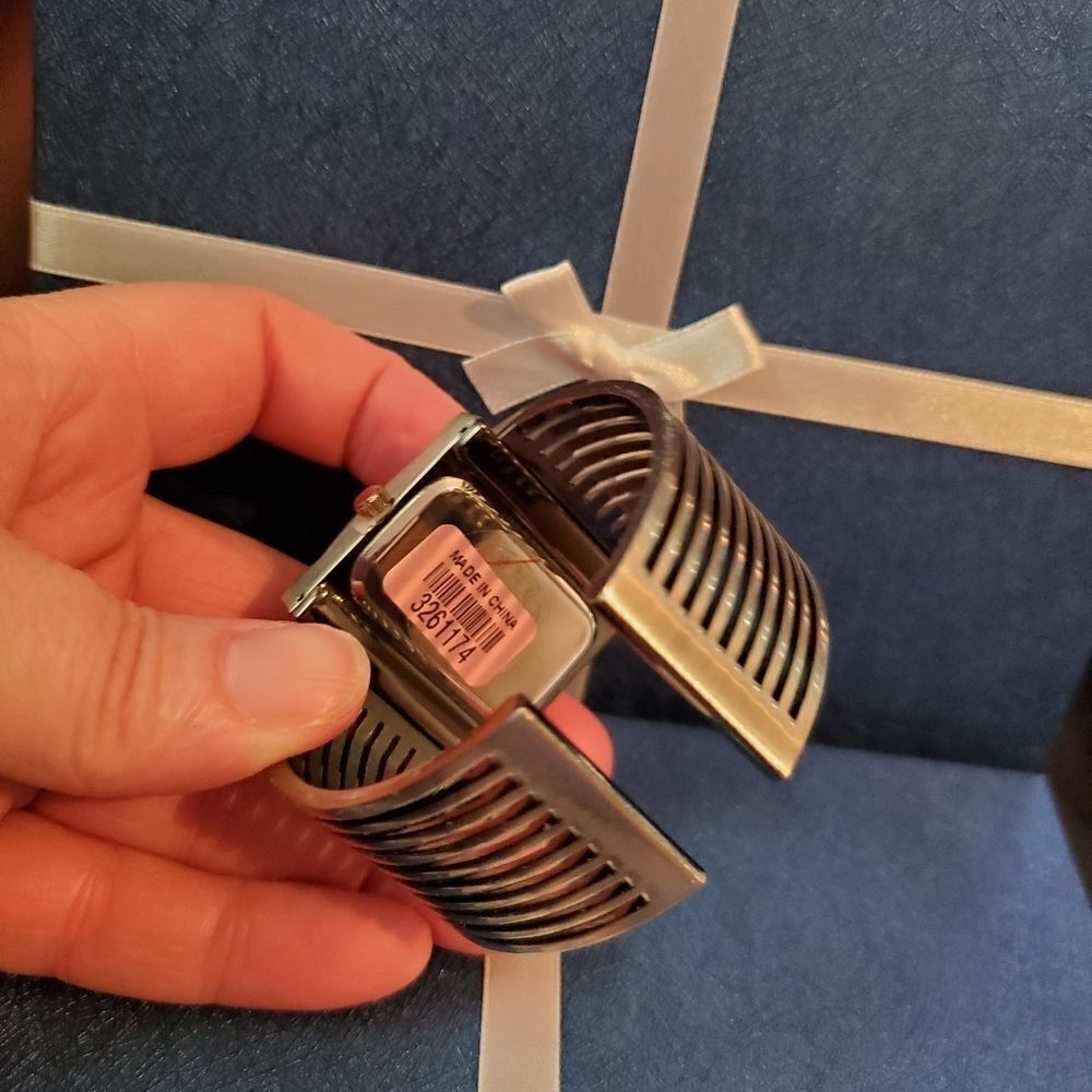 Cuff Watch - Picture 8 of 12